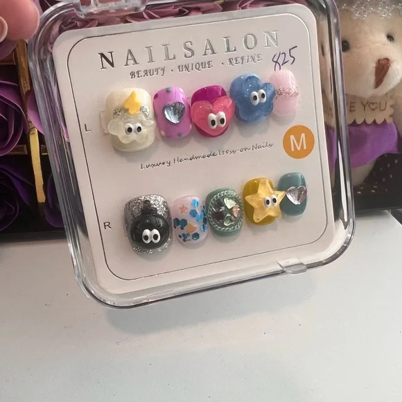 press on nail —M - Picture 3 of 6